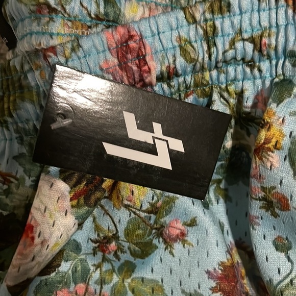 Lost Files Floral Collection - Picture 4 of 4